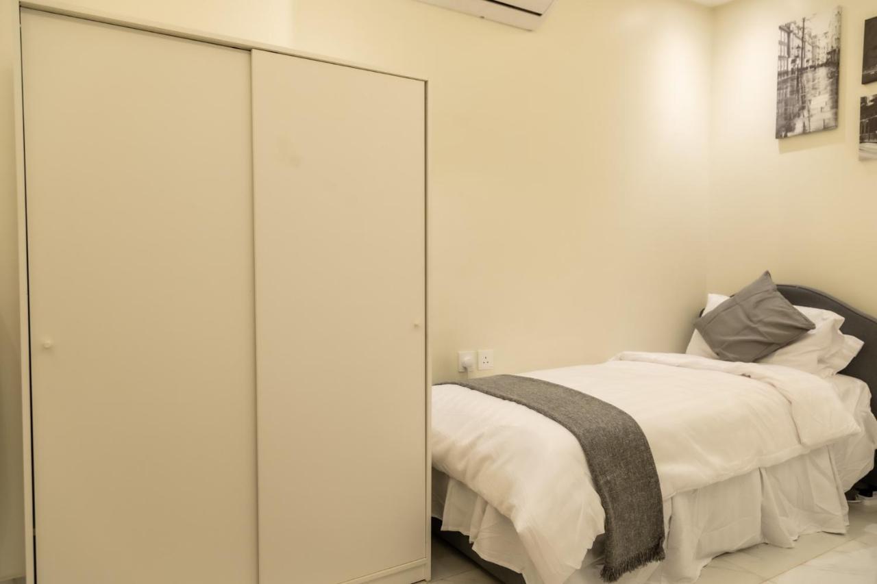 No.8-9 Relax & Enjoy Time W/manazil Alyasmin 2br/1or2ba Apartment